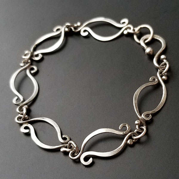 B192361: Wave Link Bracelet, Kieu Pham Gray