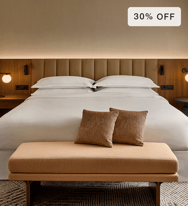Animated gif of bare Sheraton mattress and made bed in deecorated room